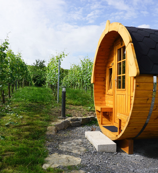 Rundes, hölzernes Schlaffass | © Neckar-Zaber-Tourismus e.V.