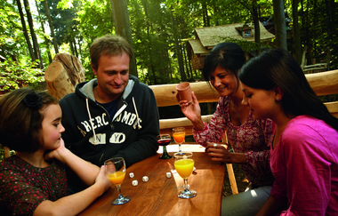 Terrasse am Baumhaus | © Erlebnispark Tripsdrill