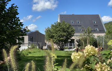 Der verwunschene Garten an der Jagst beim Ferienhaus Renkenmühle | © Touristikgemeinschaft Hohenlohe e. V. | Uwe Stöffler, Fotografie, Blaufelden