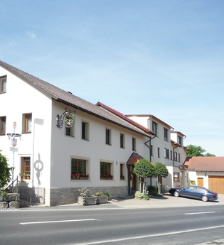 Sinzingers Krone in der Außenansicht | © Touristikgemeinschaft Hohenlohe e. V.  | Sinzingers Krone