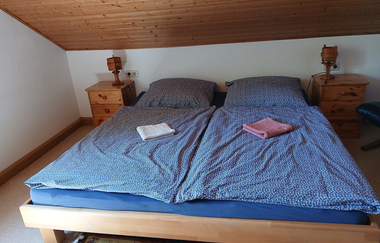 Träumen unter Bäumen in Kirchberg: Dreibettzimmer | © Hohenlohe Schwäbisch Hall