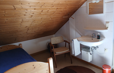 Träumen unter Bäumen in Kirchberg: Dreibettzimmer | © Hohenlohe Schwäbisch Hall