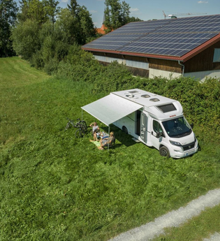 Der Stellplatz ist auf einer Wiese | © Touristikgemeinschaft Hohenlohe e. V. | Dominik Rau