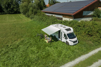Der Stellplatz ist auf einer Wiese | © Touristikgemeinschaft Hohenlohe e. V. | Dominik Rau