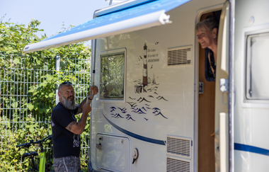Wohnmobilisten auf dem Stellplatz | © BTMV GmbH