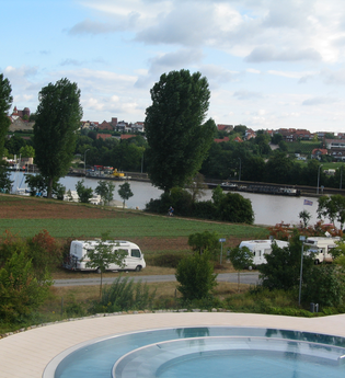 Wohnmobilstellplatz Lauffen am Neckar | am Neckartal-Radweg & Freibad Lauffen | © Stadt Lauffen am Neckar
