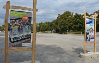 Begrüßungstafeln mit Sehenswürdigkeiten über Bad Mergentheim, hier: Kostenloses W-Lan und die Solymar Therme
