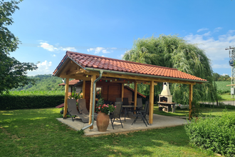 Garten mit Holzpergula und Grill | © S. Carle | Ferienhof Carle