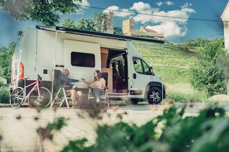 Wohnmobil vor Burg Neipperg | Weingut Echle | HeilbronnerLand | © Touristikgemeinschaft HeilbronnerLand