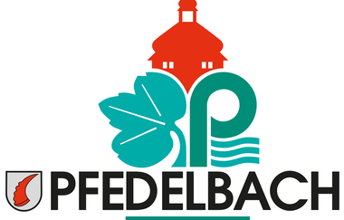 Das Logo zeigt ein grünes Weinblatt und P, dahinter ein roter Kirchturm und davor PFEDELBACH | © Touristikgemeinschaft Hohenlohe e. V. Gemeinde Pfedelbach