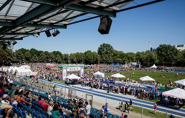 Blick von den Tribünen auf den Zieleinlauf im Frankenstadion | © Heilbronn Marketing GmbH