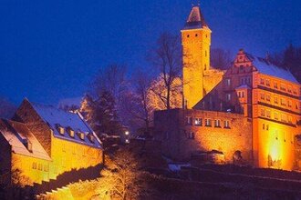 Schloss Hirschhorn mit weihnachtlicher Beleuchtung