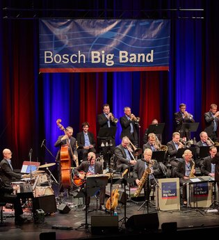 Adventskonzert mit der Bosch Big Band und Nicolai Köppel