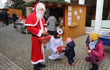 Brackenheim Adventsmarkt Besuch vom Nikolaus und Engel | © Stadt Brackenheim