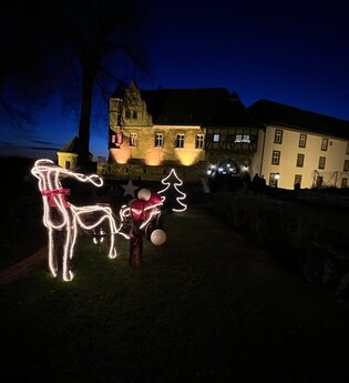 Dekoration vor der Kulisse der Burg Stettenfels