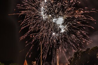 Feuerwerk im Hintergrund die Burg Neidenstein | © Gemeinde Neidenstein