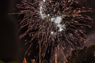 Feuerwerk im Hintergrund die Burg Neidenstein | © Gemeinde Neidenstein
