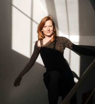 Fotografie der Schriftstellerin Anja Kampmann | © © Maximilian Gödecke 2025