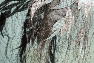 Ausstellung "Fragil-Stabil", Velia Dietz, Federnmotiv | © Velia Dietz