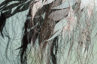 Ausstellung "Fragil-Stabil", Velia Dietz, Federnmotiv | © Velia Dietz