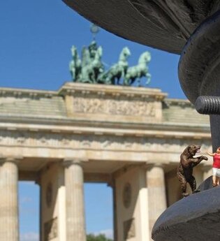 Ausstellung "The Germinis: ein Minitrip durch Germany"