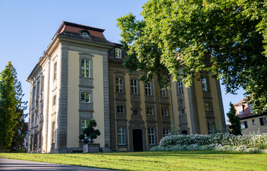 BAROCK'N ROLL: Bühne frei für „Starke Frauen“!

Freuen Sie sich auf eine geballte Ladung Energie vor der historischen Kulisse des Hoftheaters. | © Stadt Öhringen