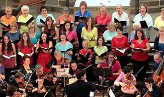 Gruppenbild der Mitglieder des Cantiamo und Orchester Chors. | © Cantiamo e.V.
