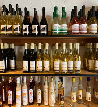 Weinregal Weingut Härle | Abstatt| HeilbronnerLand | © Weingut Härle