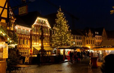 Beleuchteter Brettener Marktplatz
