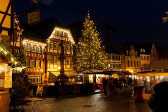 Beleuchteter Brettener Marktplatz