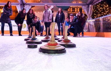 Eisstockschißen auf der Eisbahn