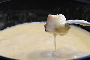 Chääs-Fondue, Klavier und Wein