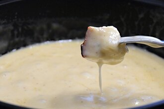Chääs-Fondue, Klavier und Wein
