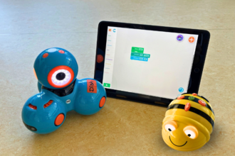 Dash & Bee Bot programmieren (Foto: Stadtbücherei Heidelberg)