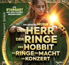 Frau spielt Geige vor einem grünen Hintergrund mit Text zu einem Konzert. | © see on the left