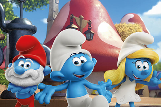 Drei Schlümpfe vor einem Pilzhaus im Freien. | © Whynot Events UG