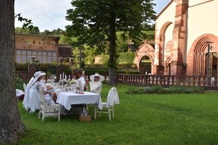 Diner-en-blanc – Picknick im wunderschönen Ambiente des Abteigartens | © Kloster Bronnbach