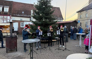 Blasmusiker auf dem Weihnachtsmarkt