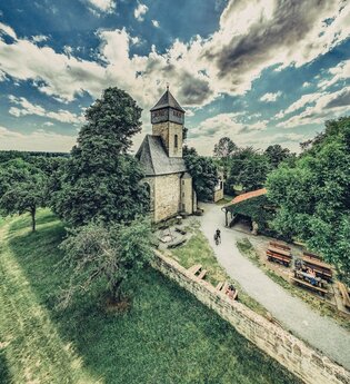 Rastplatz Ottilienberg mit Ottilienbergkappelle | Eppingen | HeilbronnerLand | © Touristikgemeinschaft HeilbronnerLand