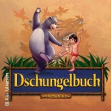 Illustration von Balu und Mogli aus dem Dschungelbuch vor einem Dschungelhintergrund mit dem Schriftzug 'Dschungelbuch - das Musical'. | © see on the left