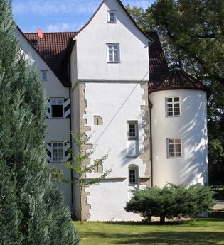 Durch den historischen Ortskern von Riet