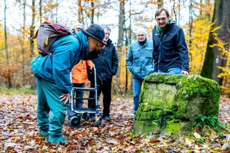Wandernde auf dem Komfortwanderweg Schwabenweg | © Freiheitswerke / Wolf