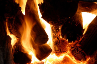 loderndes Feuer | © Steng, Landgut am Rotenberg