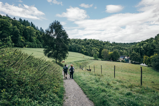 Wanderer im Fünfmühlental. | © Stadt Bad Rappenau I Chris Frumolt