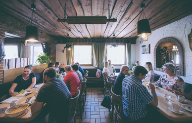 Goldener Besen Gastraum| Erlenbach | HeilbronnerLand