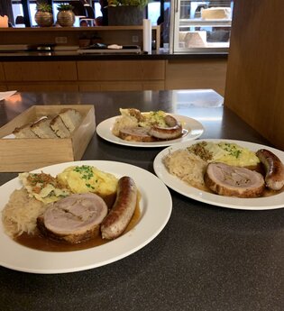 deftiges Essen im Weingut