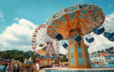 Karusell und Riesenrad auf dem Jakobimarkt in Schwäbisch Hall. | © Michael Kuehneisen