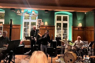 Jazz-Session mit dem Wolfgang van Göns Trio feat. Astrid Tischmeyer | © rechtefrei