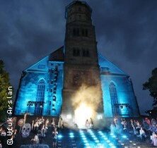 Jedermann | © links im Bild