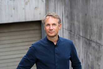 Jo Lendle auf den Spuren der Flugpionierin Amelia Earhart | © Heike Bogenberger